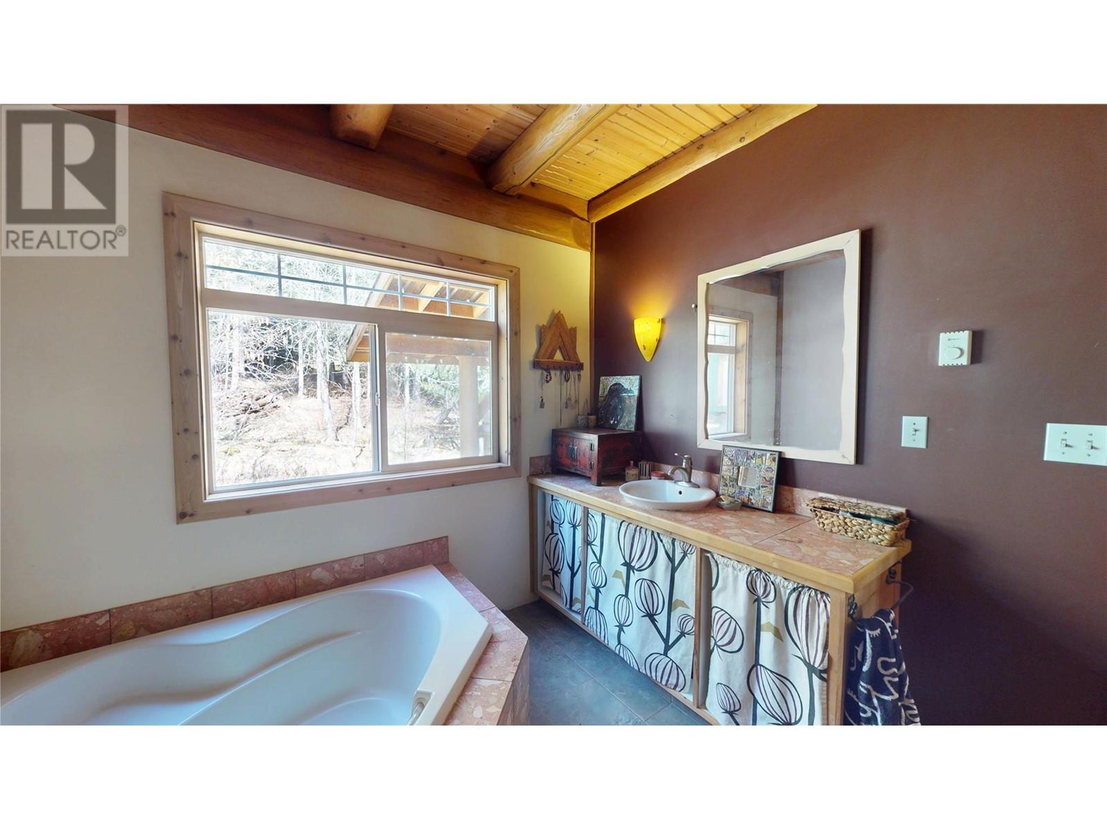 16370 Jacobson Road, Crawford Bay
