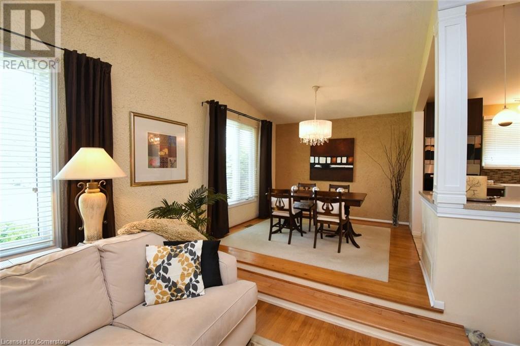 Photo 10 of 2381 Wyandotte Drive, Oakville ON