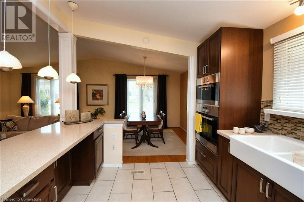 Photo 12 of 2381 Wyandotte Drive, Oakville ON