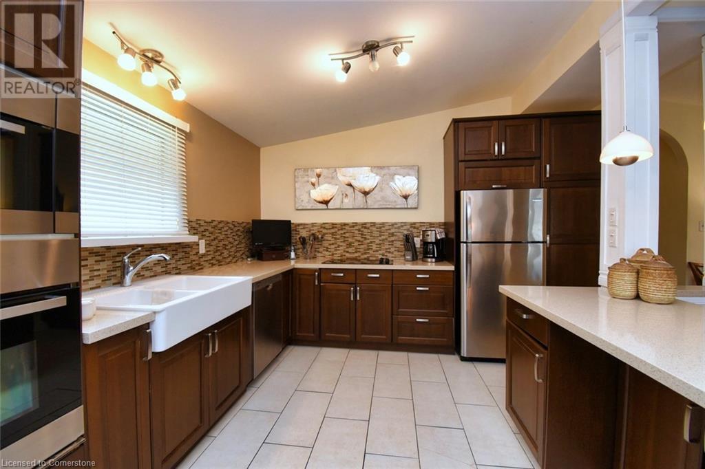 Photo 14 of 2381 Wyandotte Drive, Oakville ON