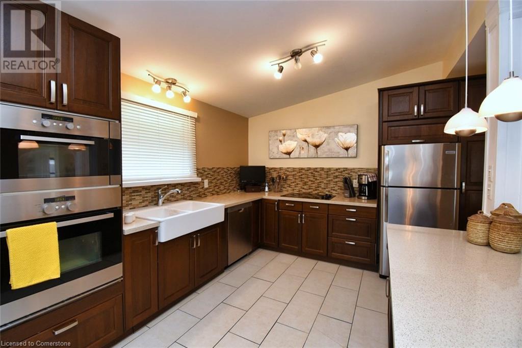 Photo 15 of 2381 Wyandotte Drive, Oakville ON