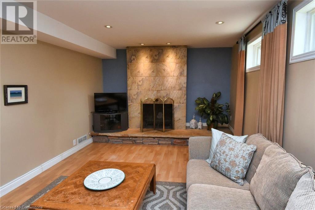 Photo 19 of 2381 Wyandotte Drive, Oakville ON