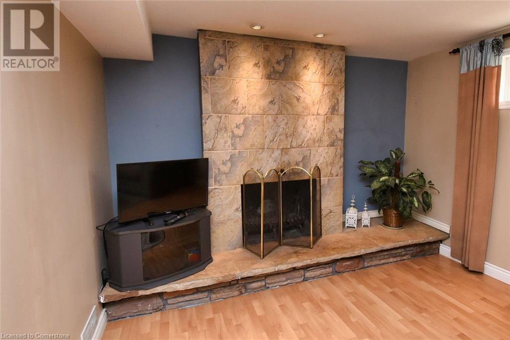 Photo 20 of 2381 Wyandotte Drive, Oakville ON