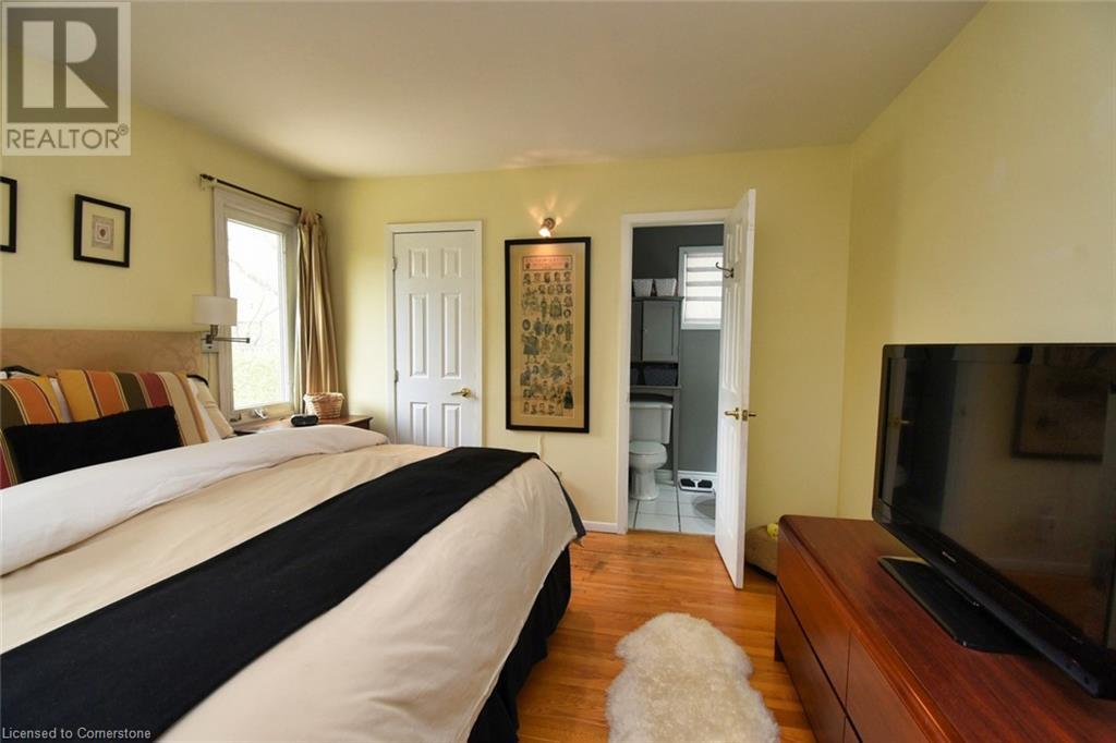 Photo 24 of 2381 Wyandotte Drive, Oakville ON