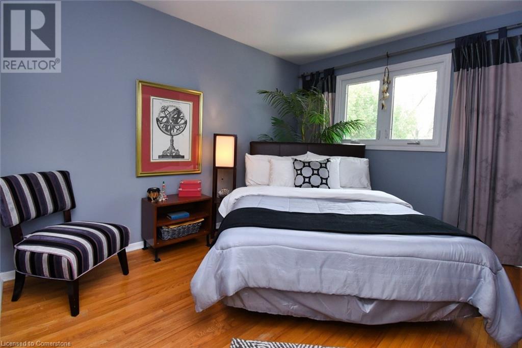 Photo 27 of 2381 Wyandotte Drive, Oakville ON