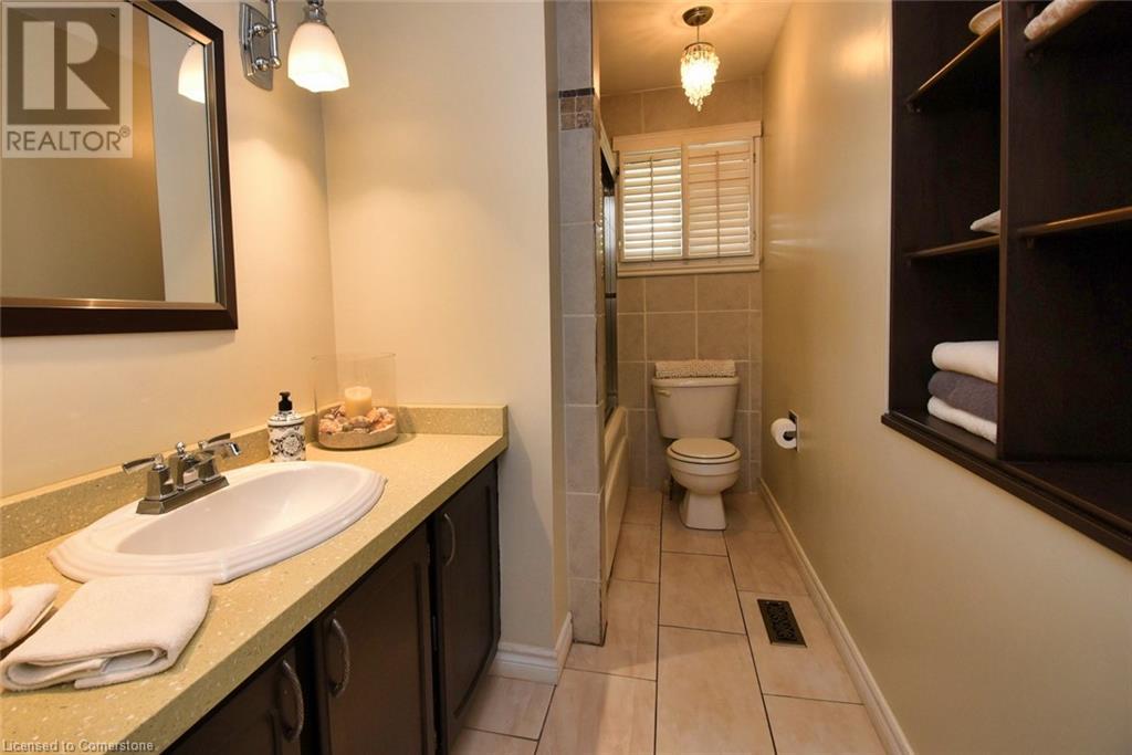 Photo 30 of 2381 Wyandotte Drive, Oakville ON