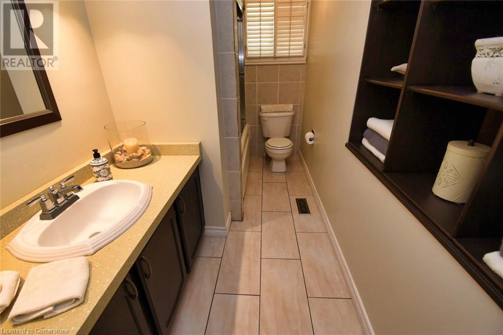 Photo 31 of 2381 Wyandotte Drive, Oakville ON