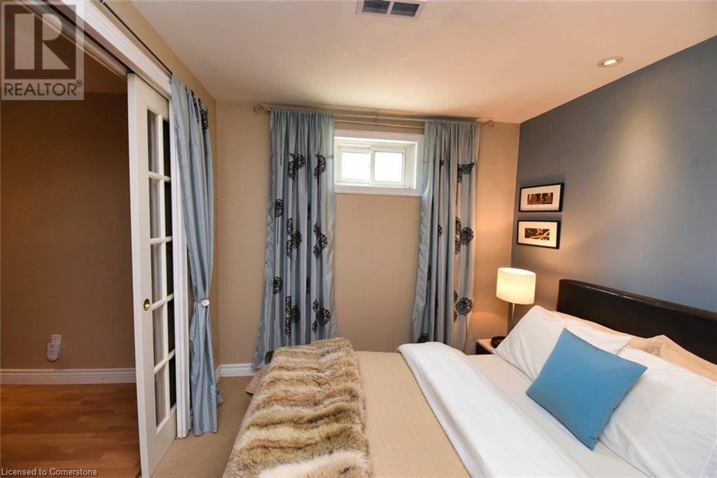 Photo 34 of 2381 Wyandotte Drive, Oakville ON