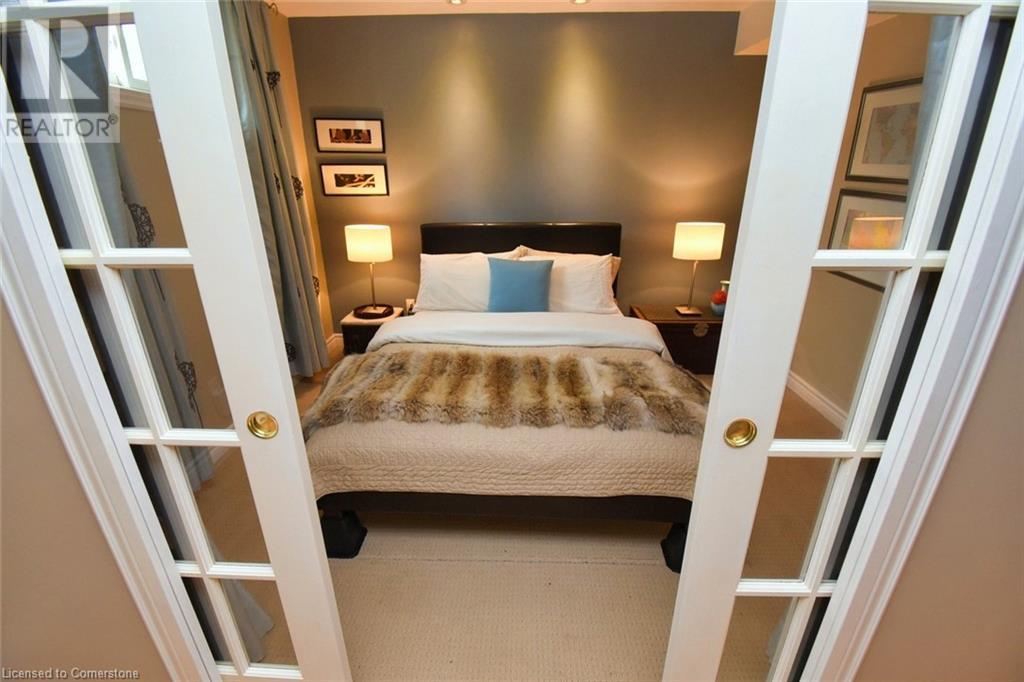 Photo 35 of 2381 Wyandotte Drive, Oakville ON