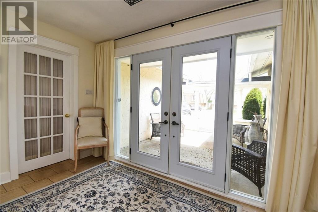 Photo 4 of 2381 Wyandotte Drive, Oakville ON