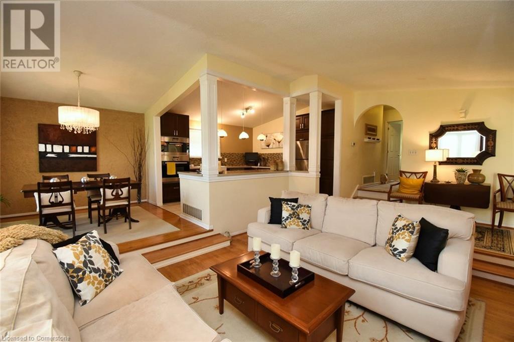 Photo 6 of 2381 Wyandotte Drive, Oakville ON