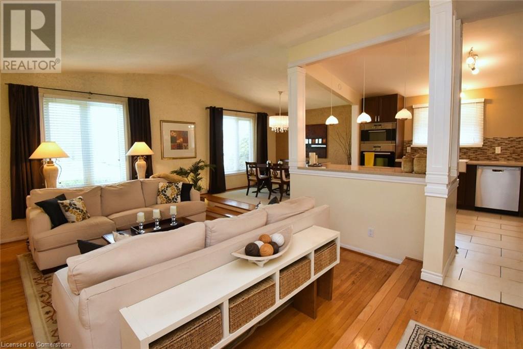 Photo 7 of 2381 Wyandotte Drive, Oakville ON