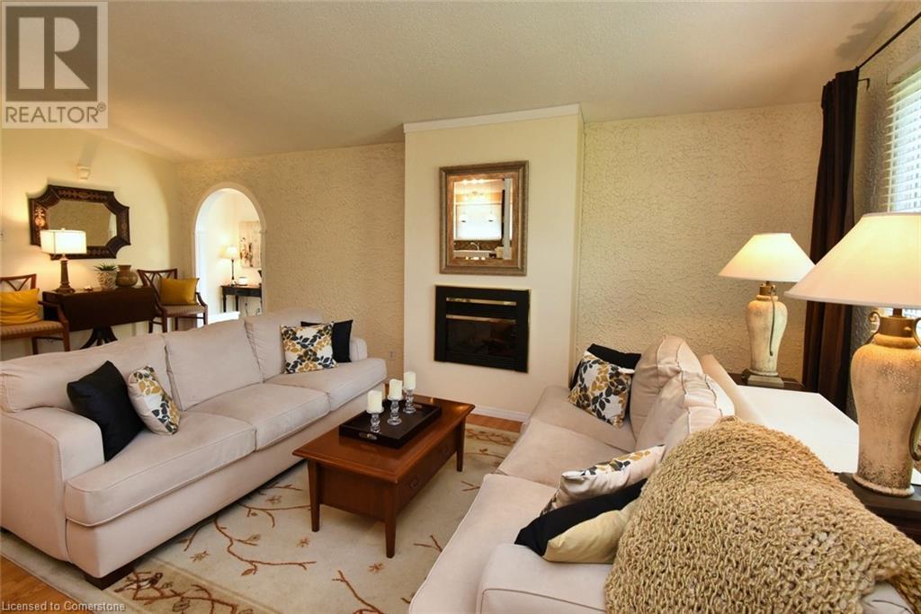Photo 8 of 2381 Wyandotte Drive, Oakville ON