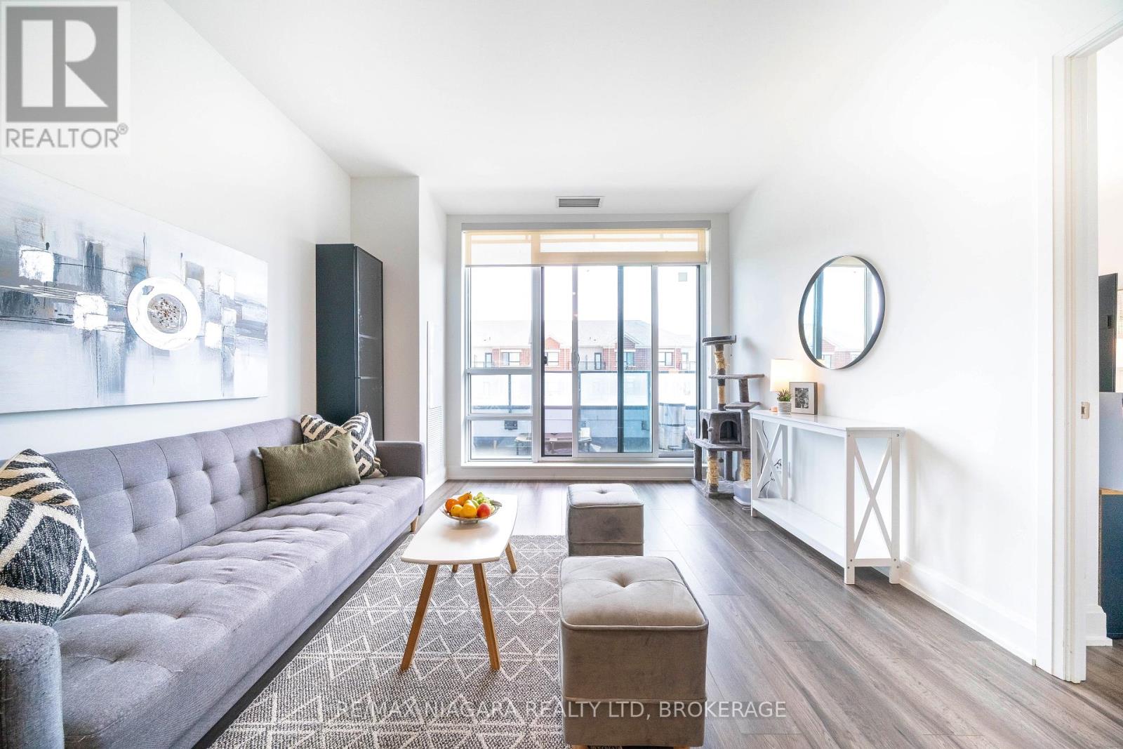 Photo 11 of 105 12 Gandhi Lane, Markham ON