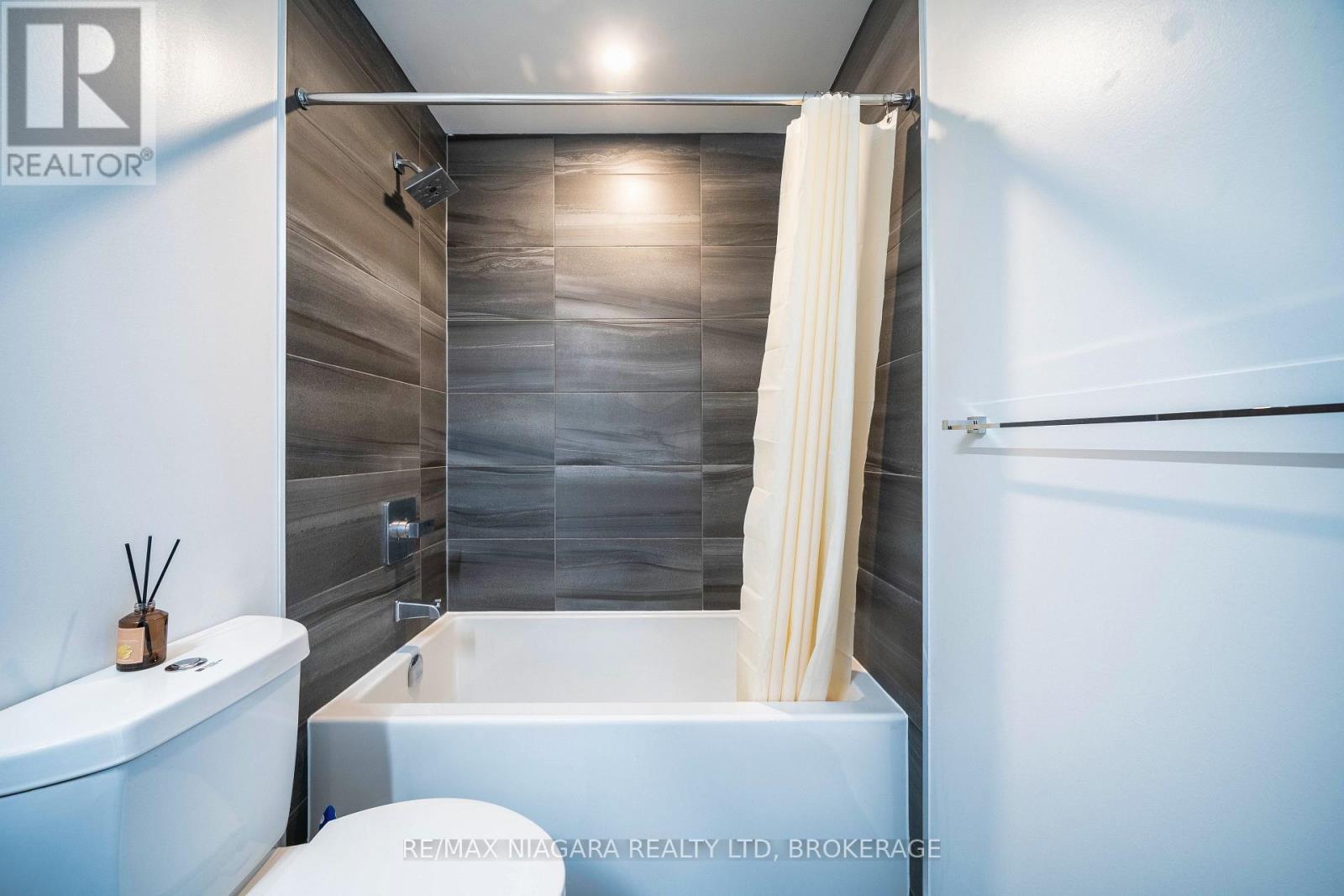 Photo 29 of 105 12 Gandhi Lane, Markham ON