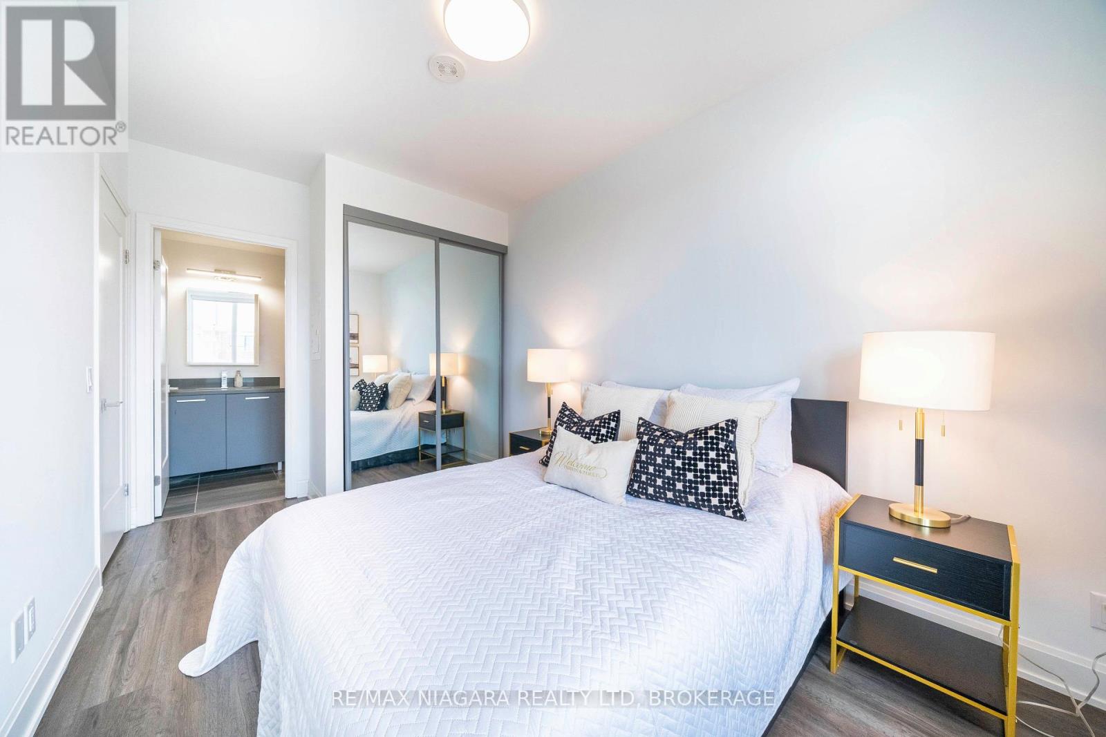Photo 30 of 105 12 Gandhi Lane, Markham ON