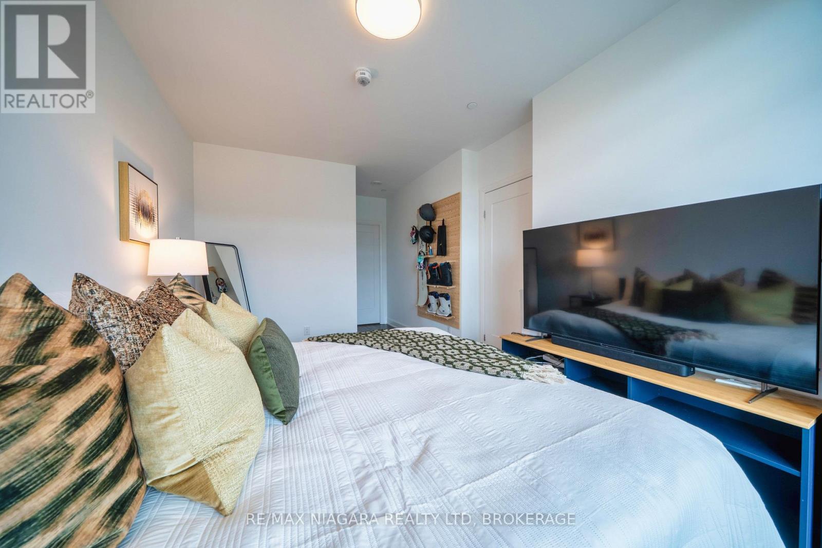 Photo 35 of 105 12 Gandhi Lane, Markham ON
