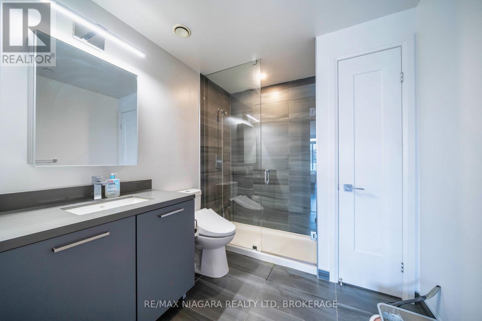 Photo 38 of 105 12 Gandhi Lane, Markham ON