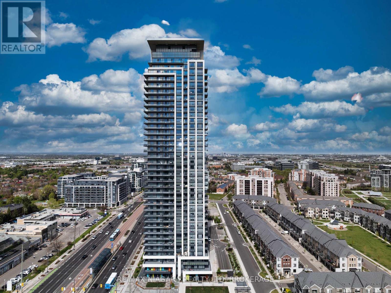 Photo 45 of 105 12 Gandhi Lane, Markham ON