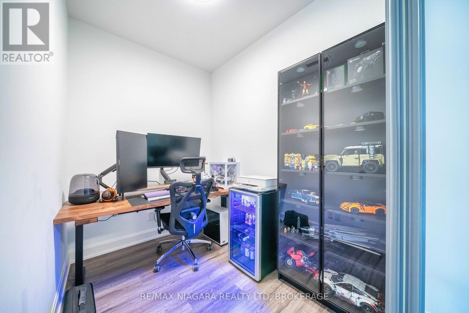 Photo 9 of 105 12 Gandhi Lane, Markham ON