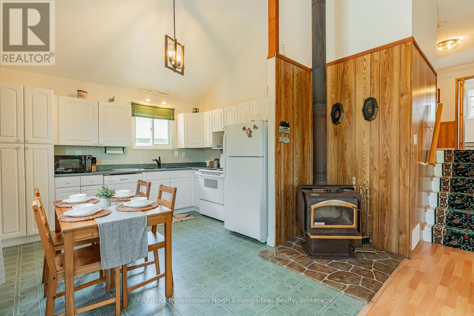 Photo 9 of 1053 Mink Road, Dysart Et Al ON