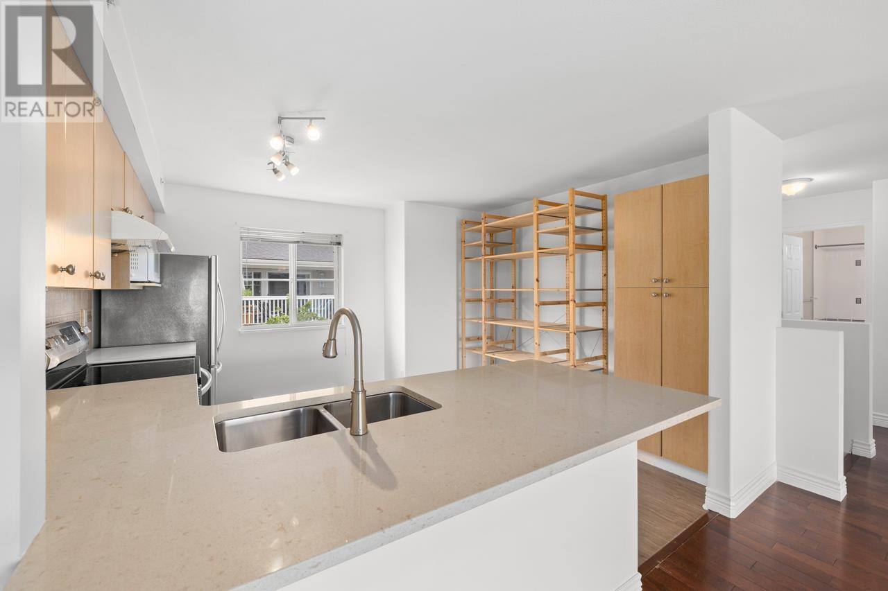 31 222 TENTH STREET, New Westminster