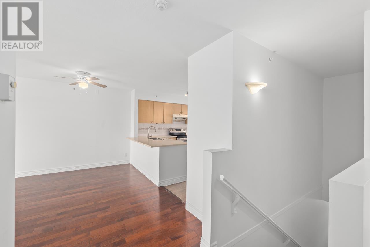 31 222 TENTH STREET, New Westminster