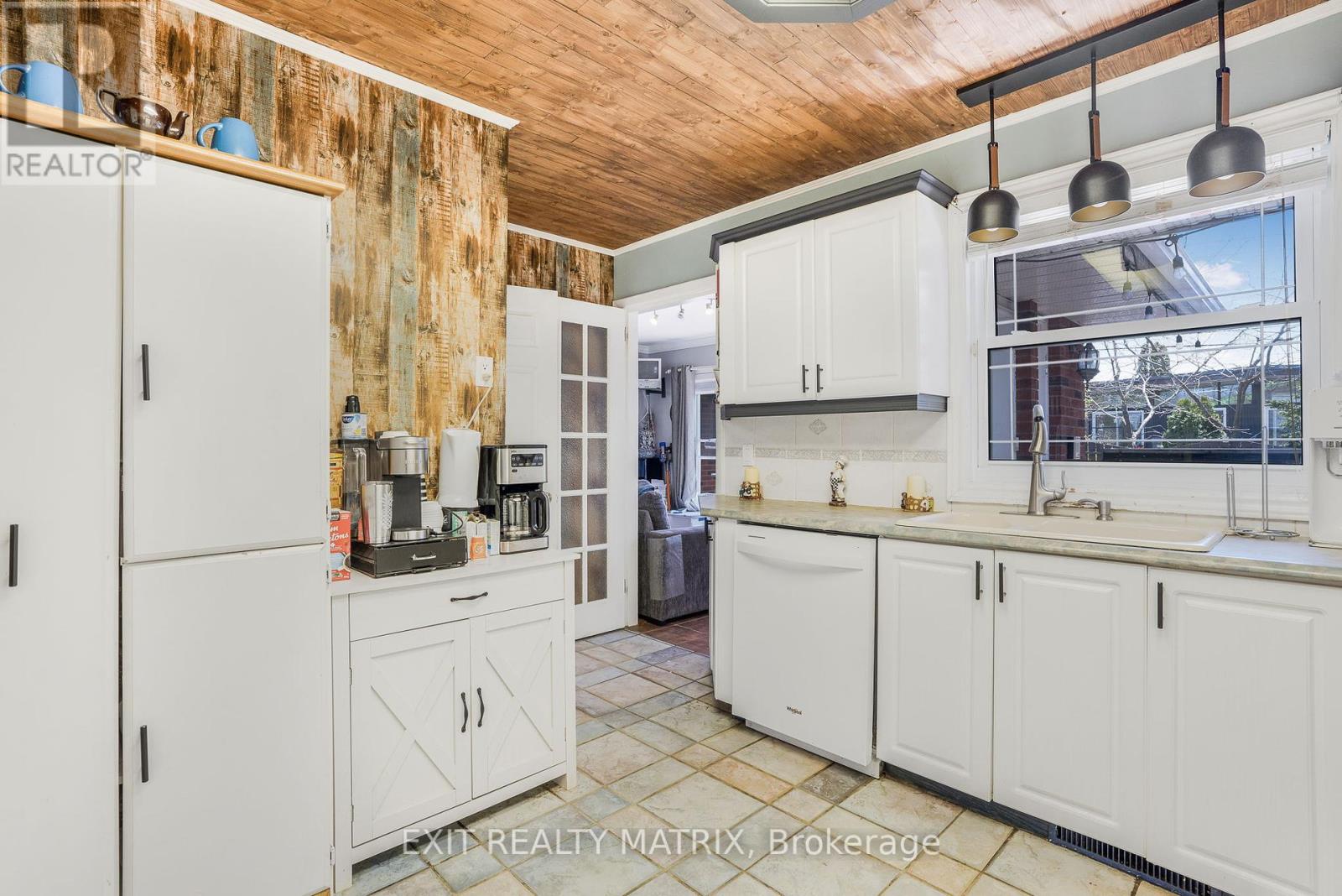 Photo 28 of 440 Smyth Road, Ottawa ON