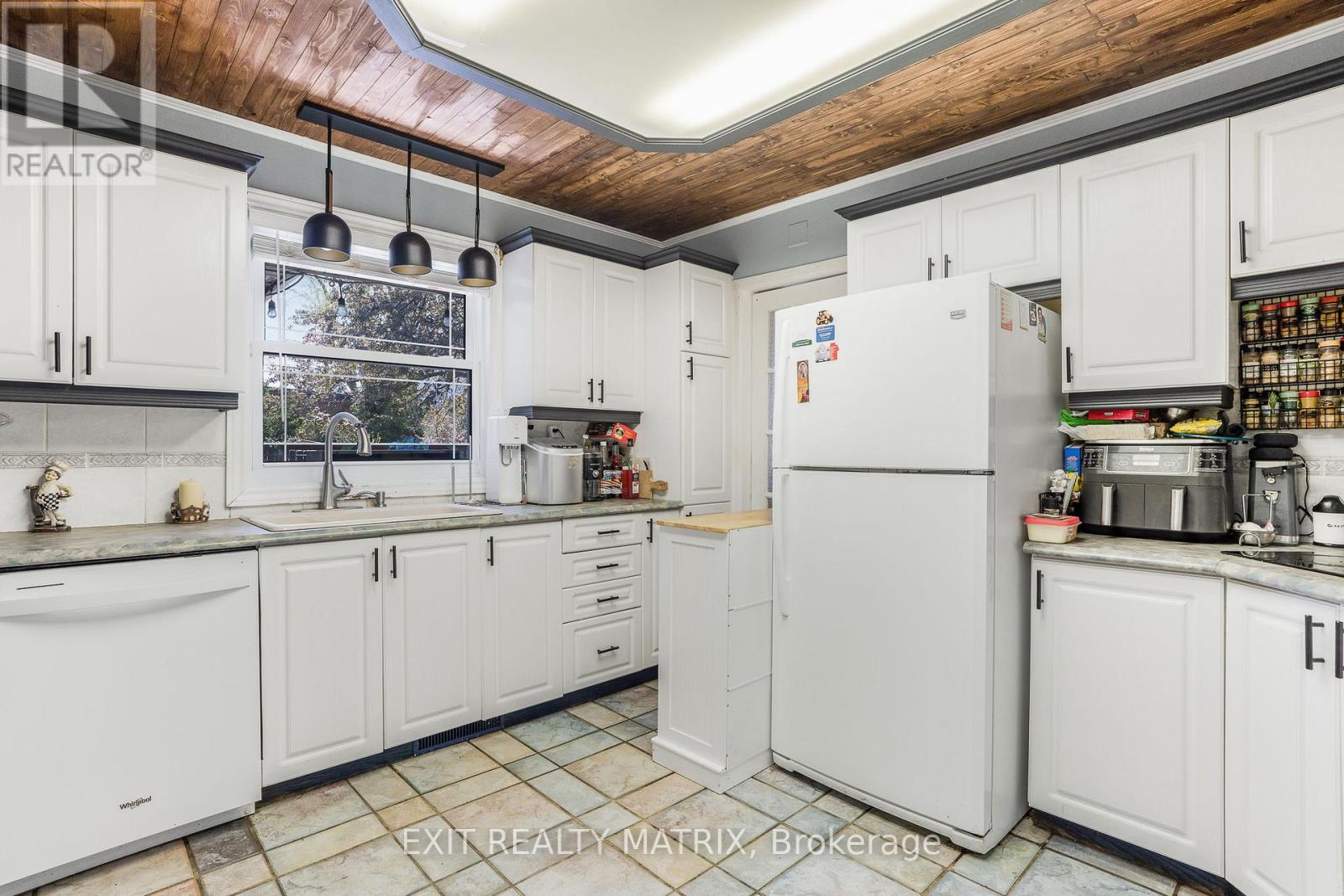 Photo 6 of 440 Smyth Road, Ottawa ON