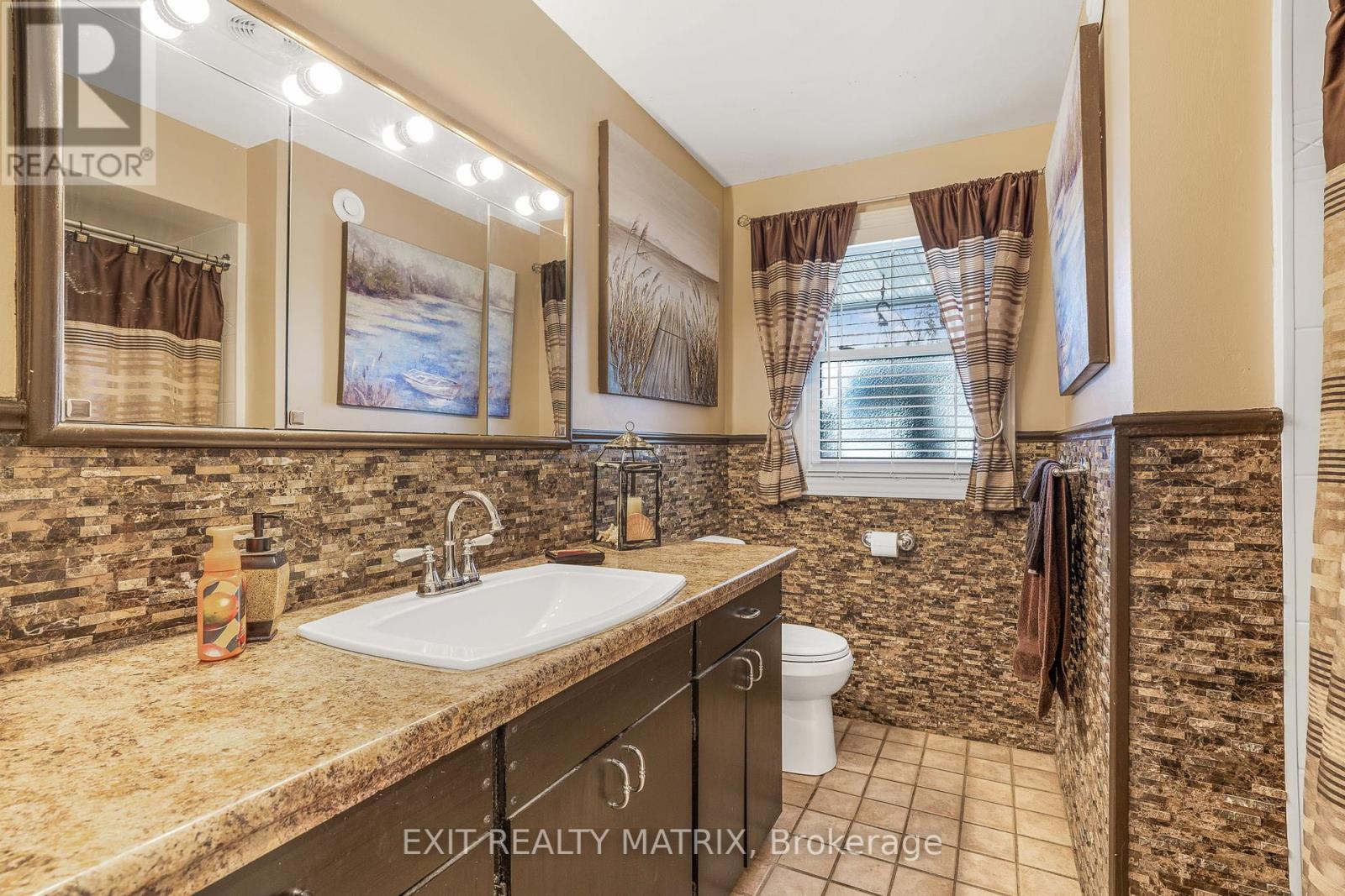Photo 30 of 440 Smyth Road, Ottawa ON