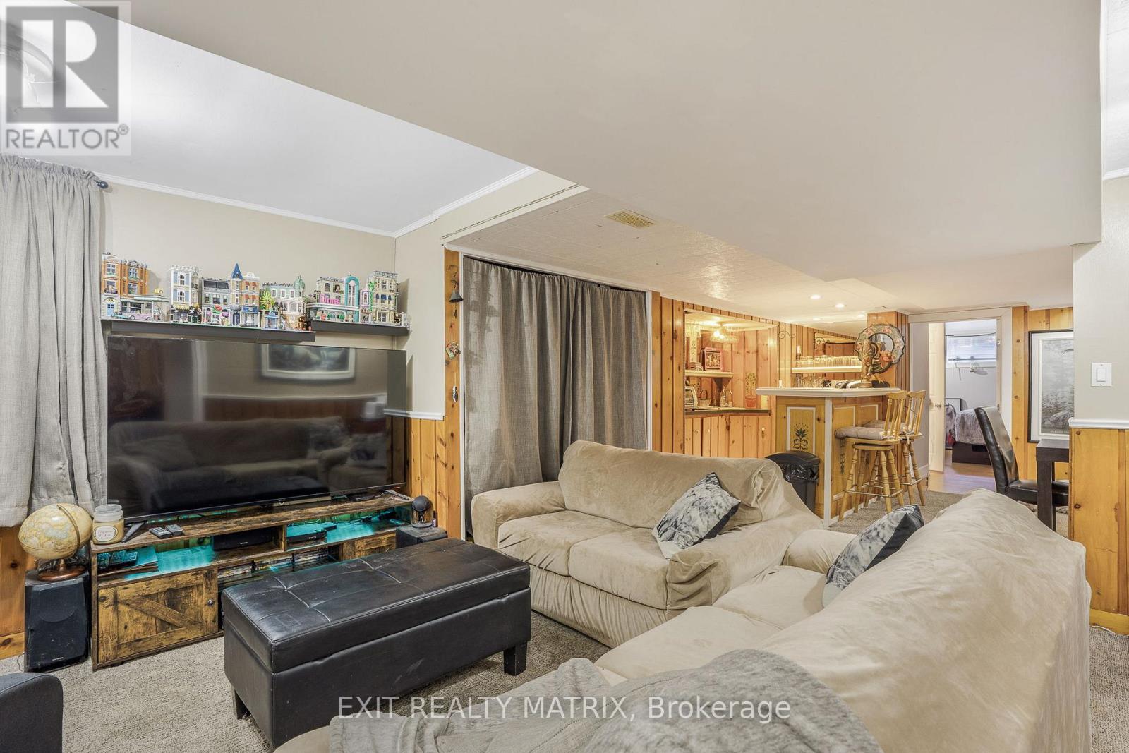 Photo 14 of 440 Smyth Road, Ottawa ON