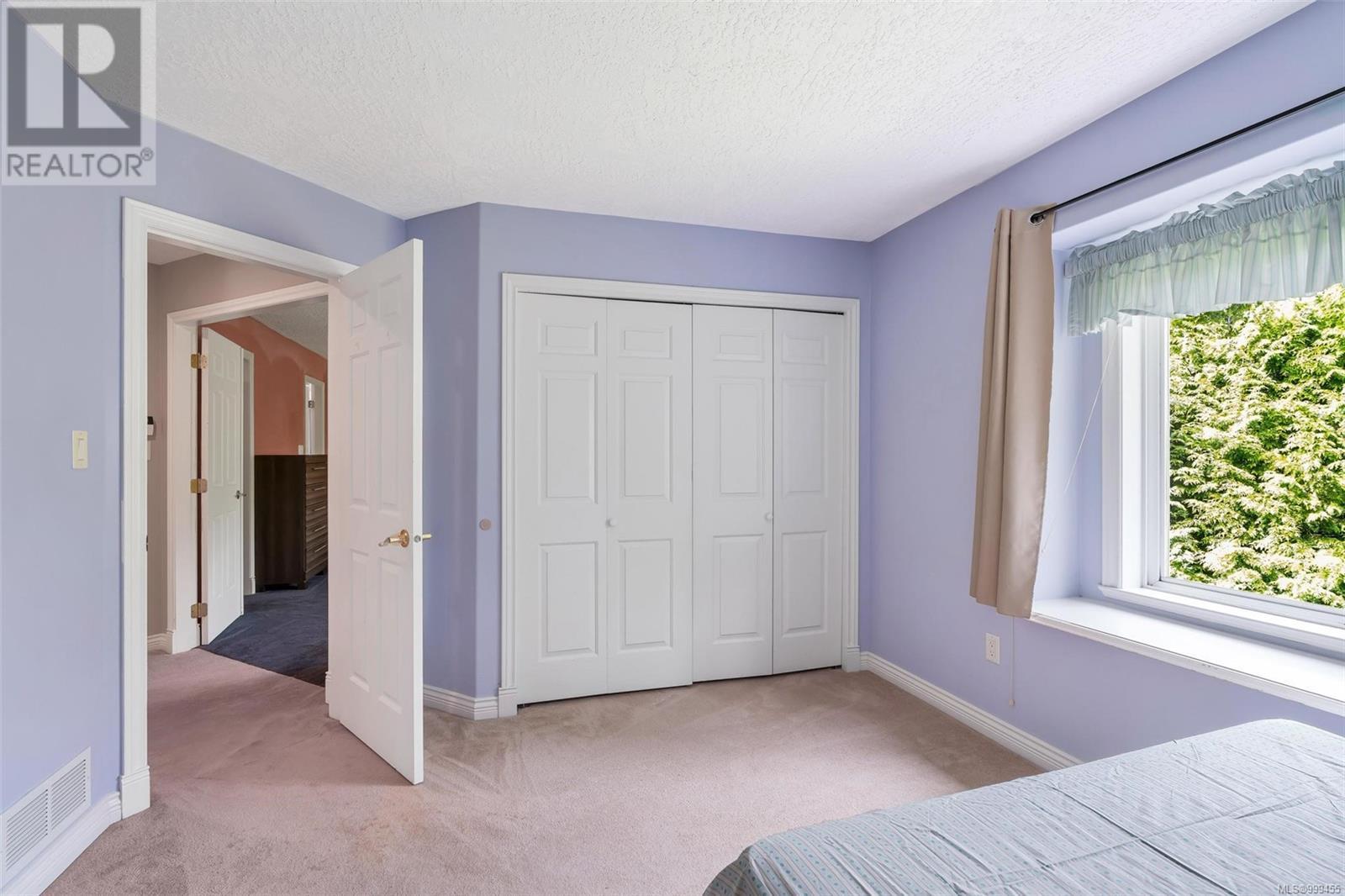  4248 Oakview Close, Saanich