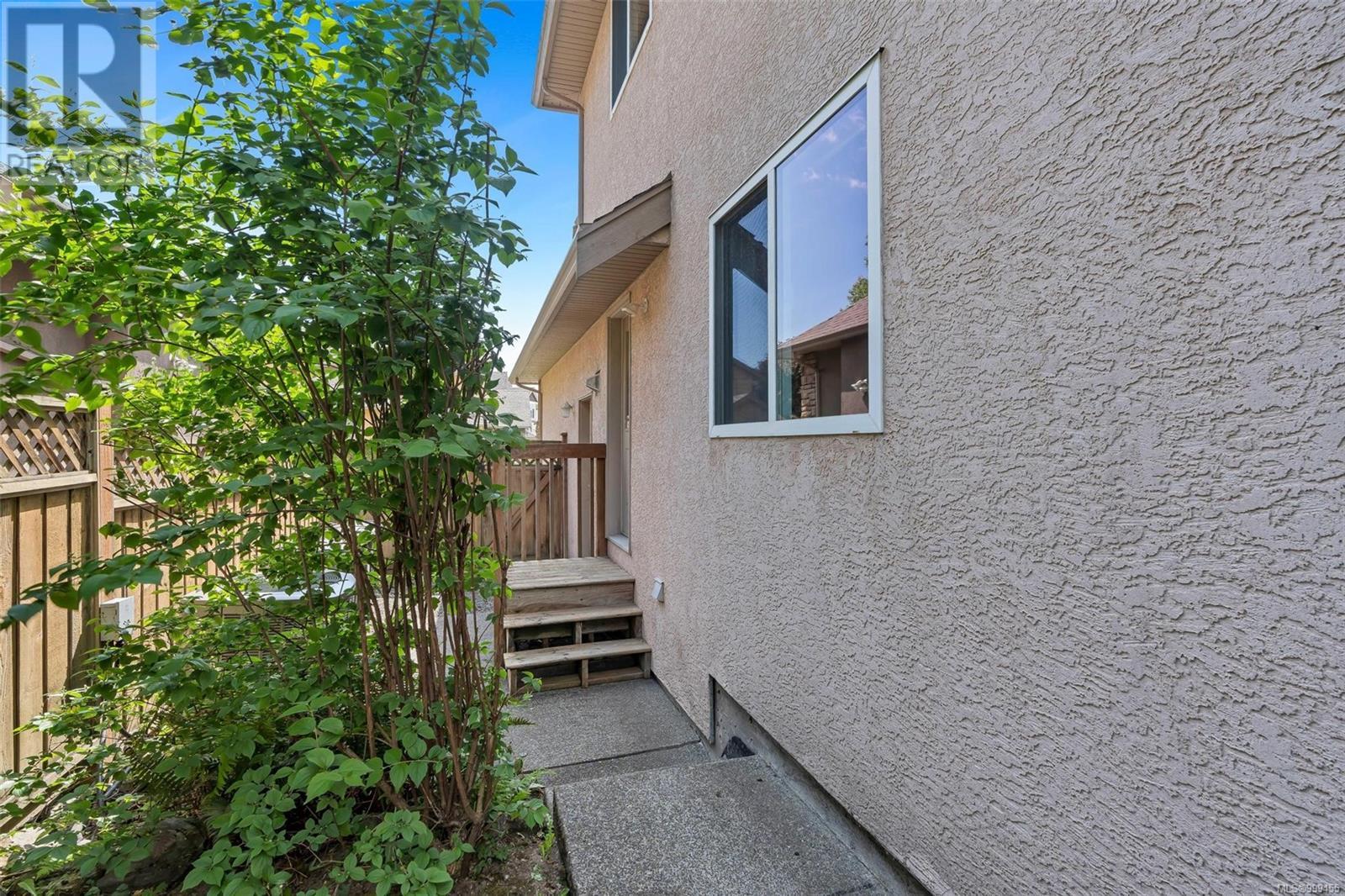  4248 Oakview Close, Saanich