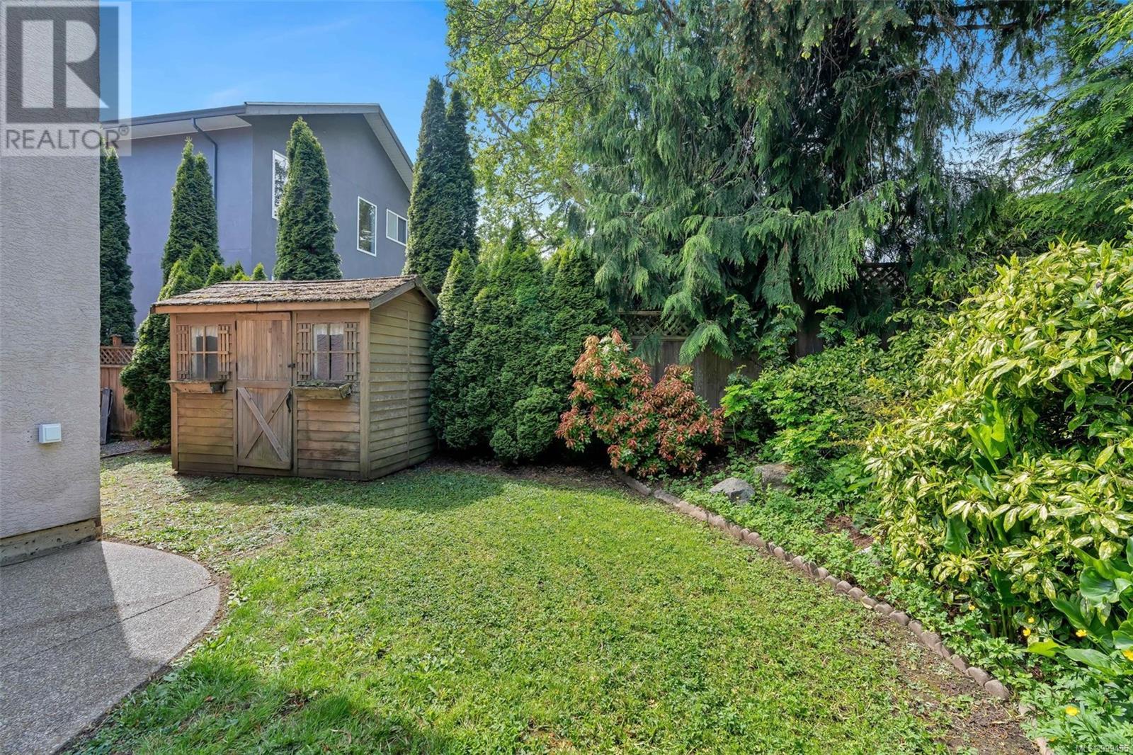  4248 Oakview Close, Saanich