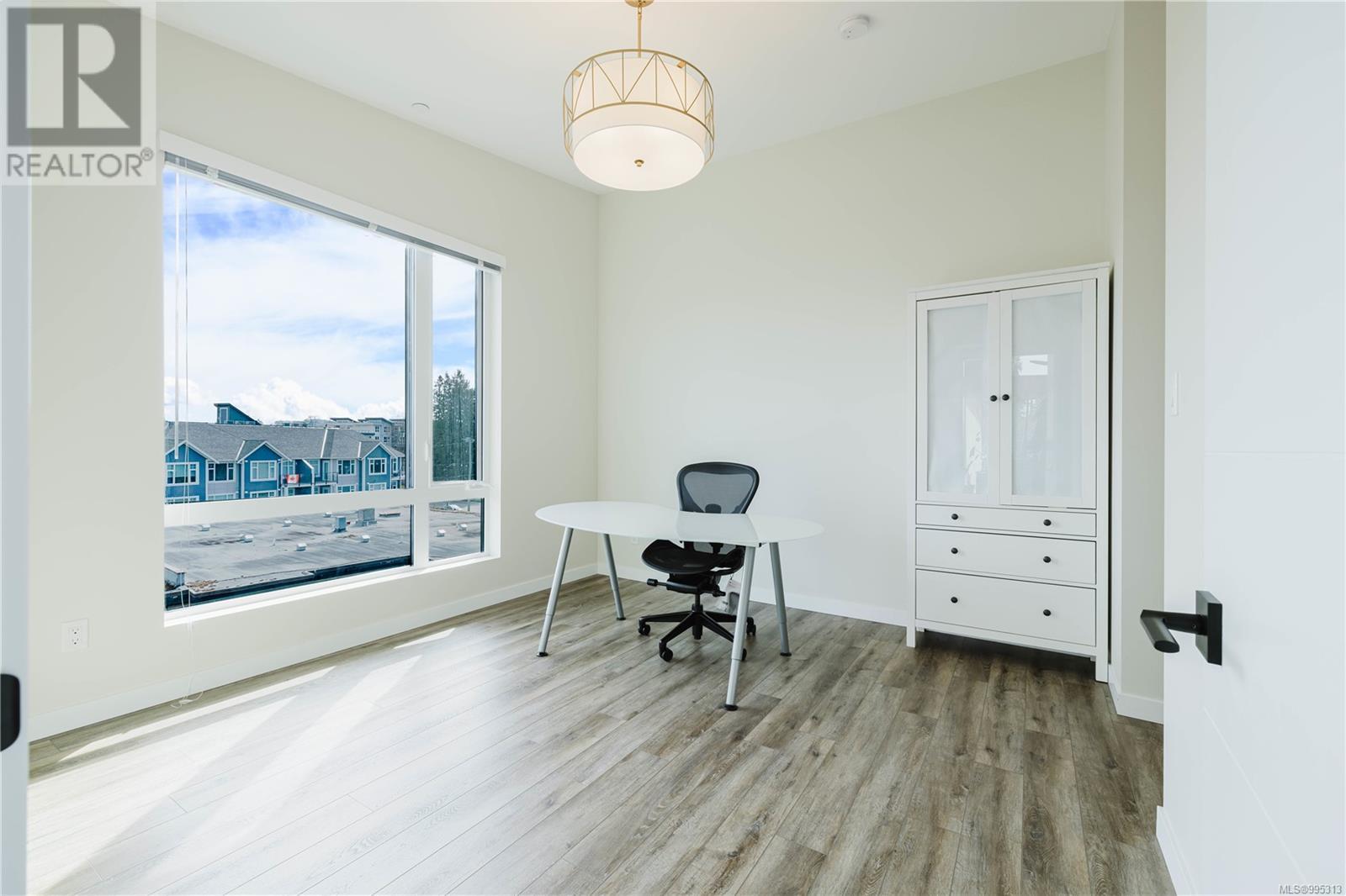 402 100 Lombardy St, Parksville