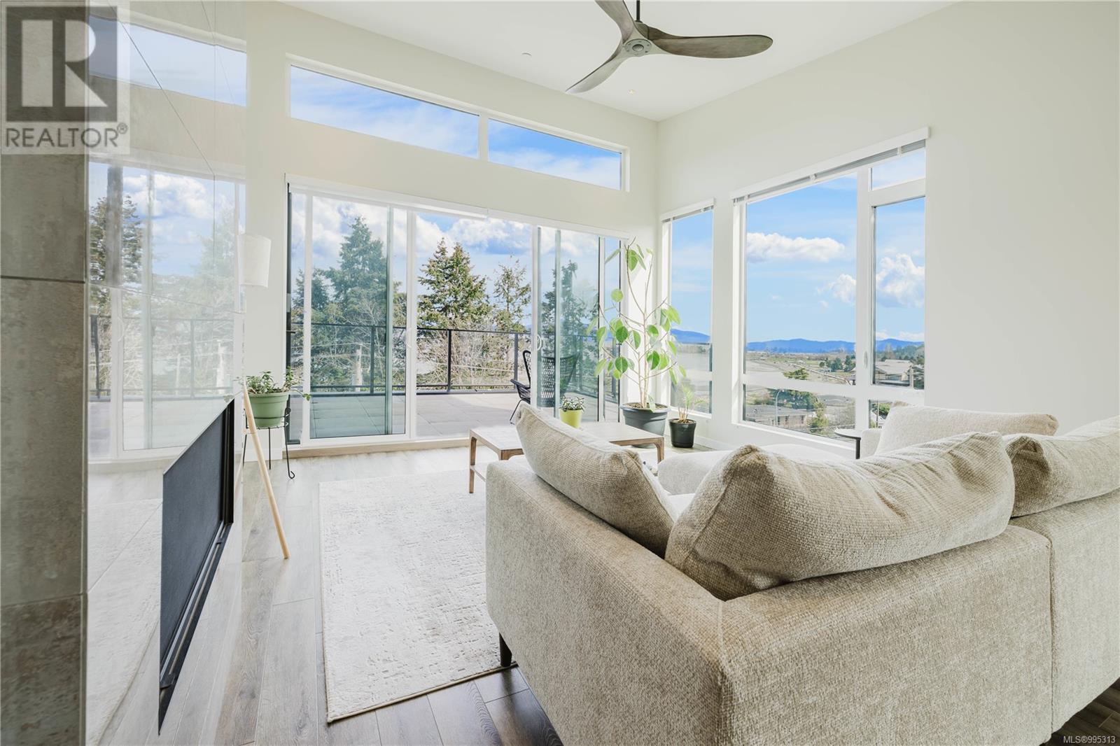 402 100 Lombardy St, Parksville