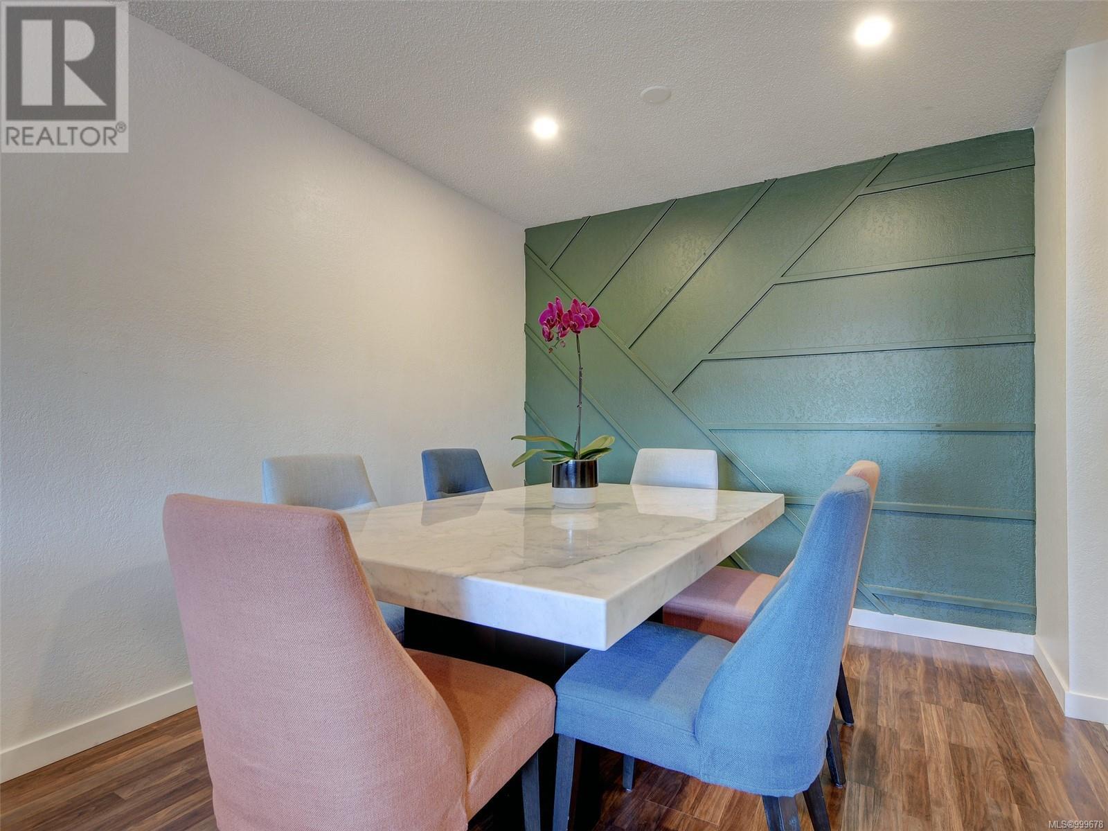 407 755 Hillside Avenue, Victoria