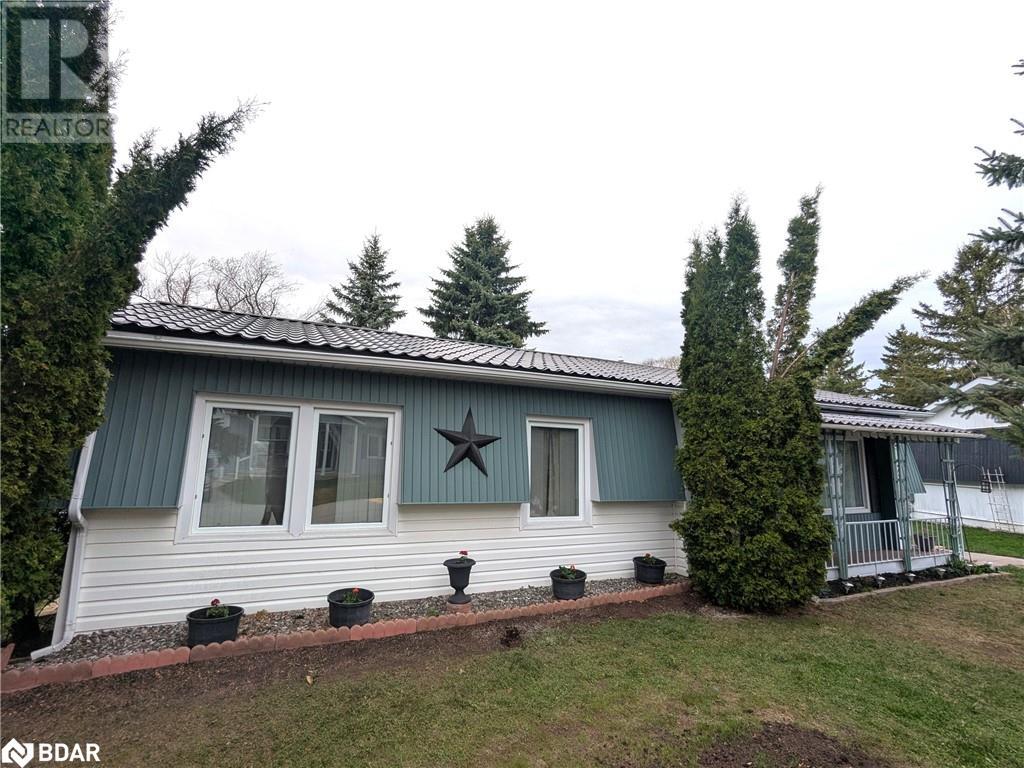 Photo 3 of 66 Linden Lane, Innisfil ON
