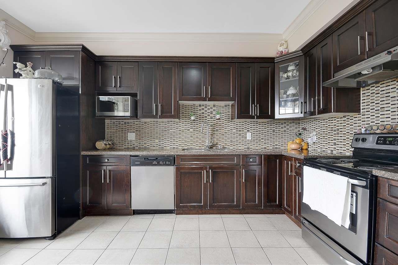 Photo 10 of 13 7156 144 Street, Surrey BC