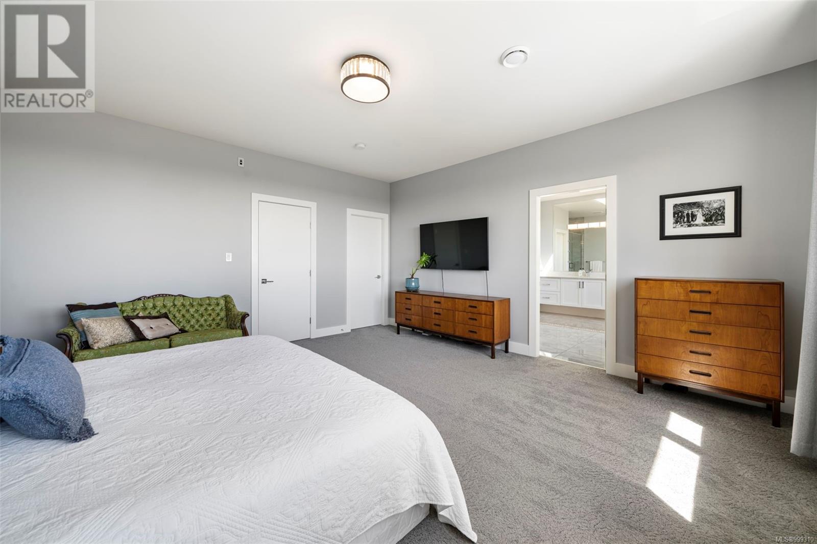  2326 Azurite Crescent, Langford