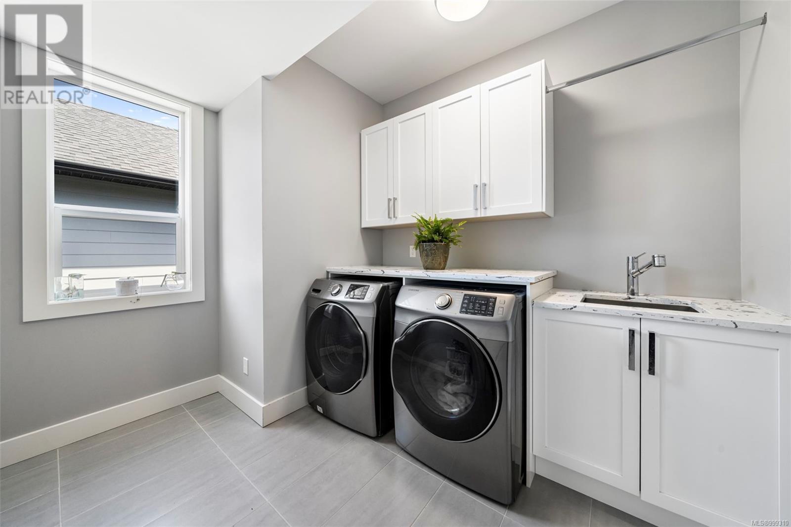  2326 Azurite Crescent, Langford