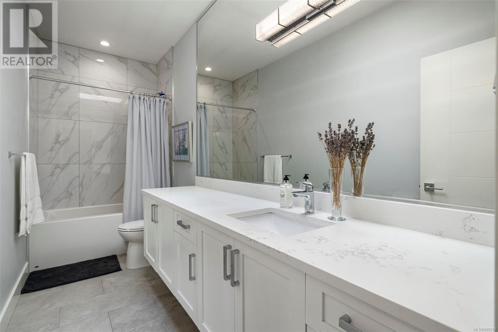  2326 Azurite Crescent, Langford