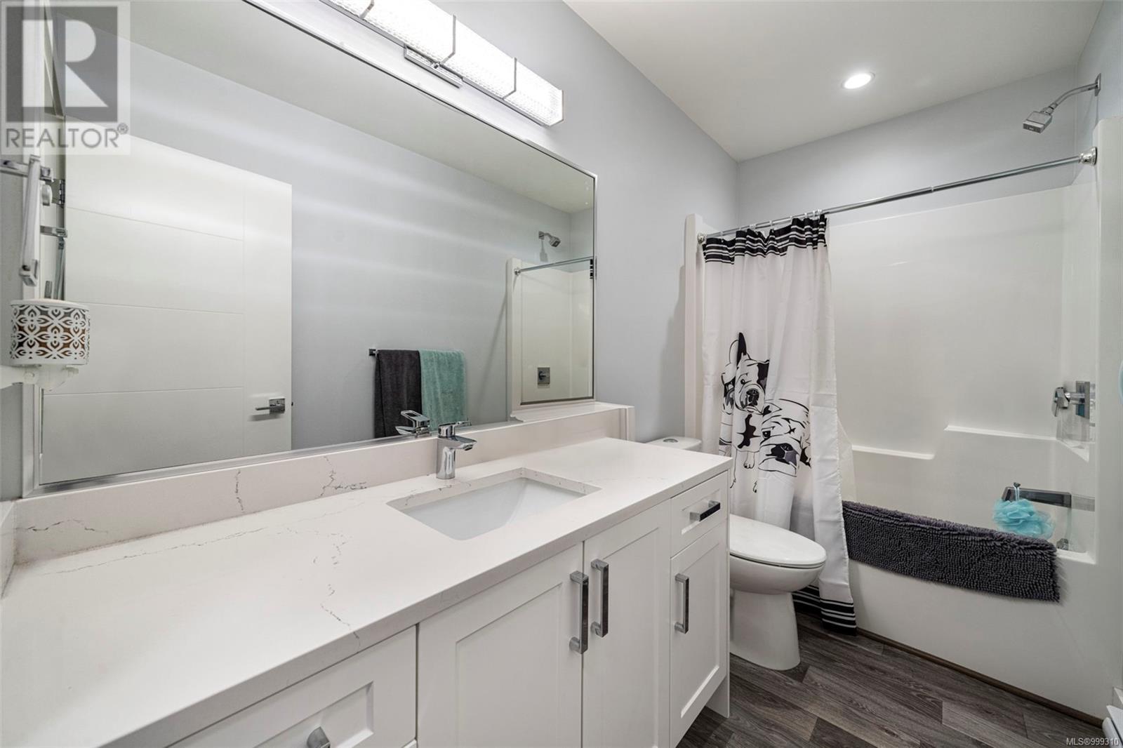  2326 Azurite Crescent, Langford