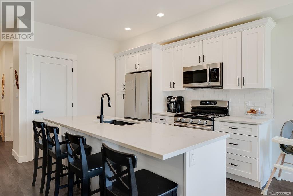 Photo 12 of 6899 Beaton Rd, Sooke BC