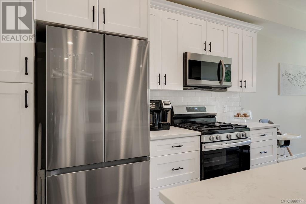 Photo 11 of 6899 Beaton Rd, Sooke BC