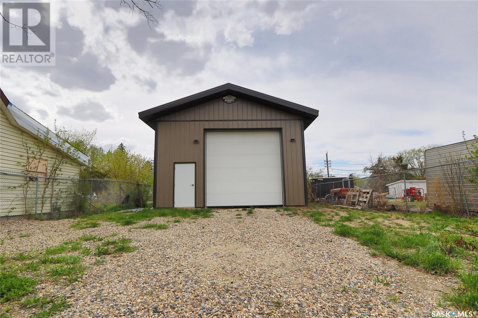 Photo 3 of 816 Angus Street, Regina SK