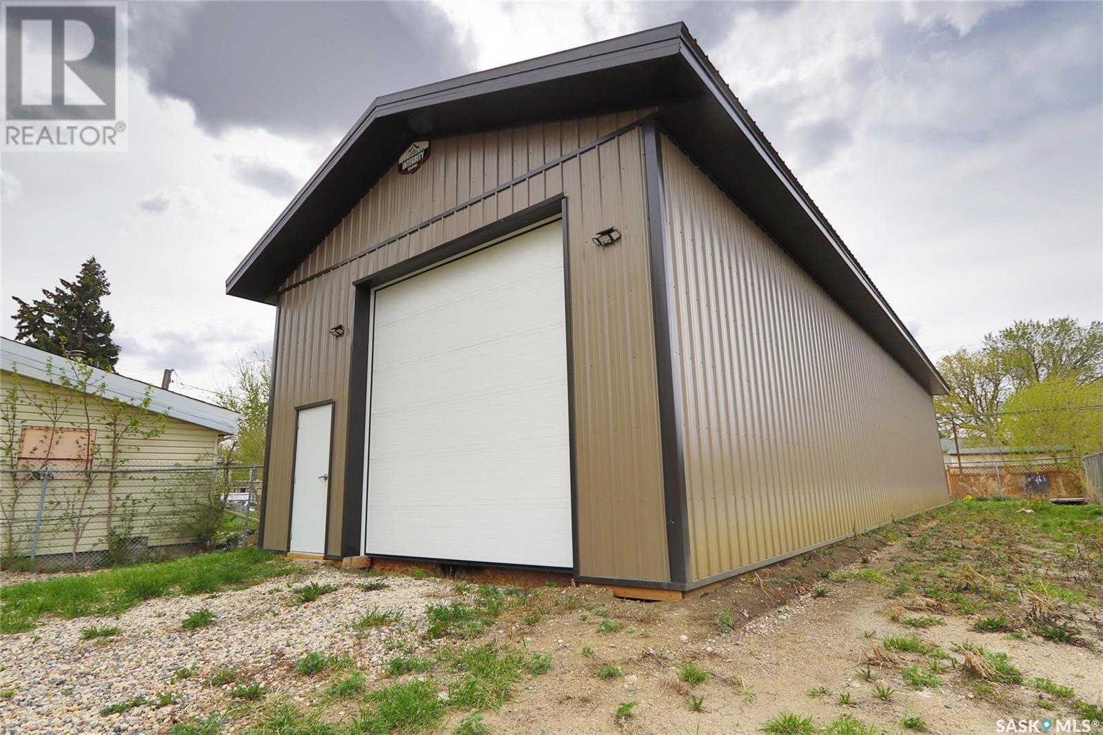 Photo 4 of 816 Angus Street, Regina SK