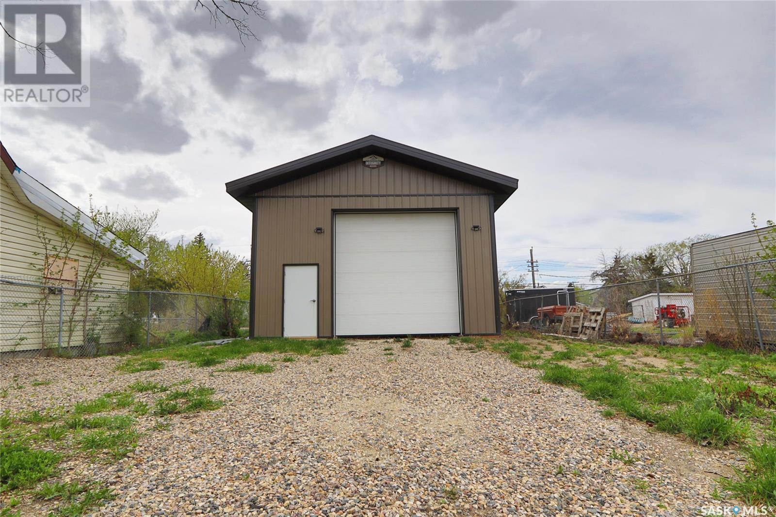 Photo 1 of 816 Angus Street, Regina SK