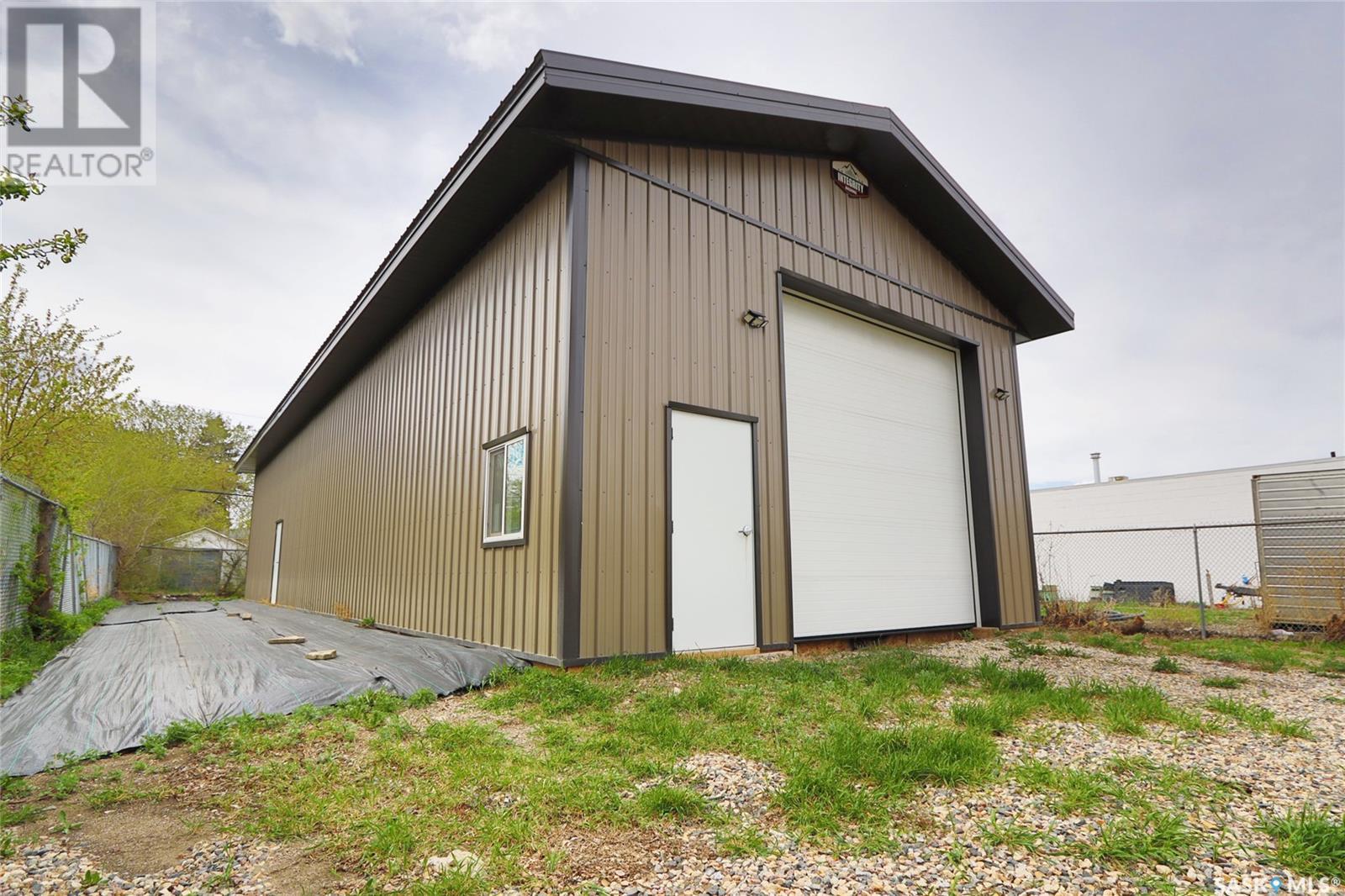 Photo 2 of 816 Angus Street, Regina SK