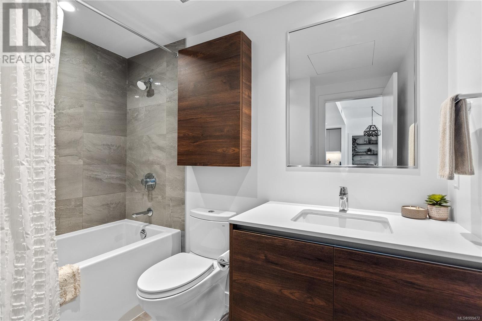 Photo 3 of 408 363 Tyee Rd, Victoria BC